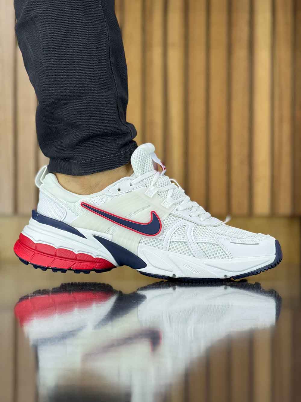 کتونی مردانه نایک V2K