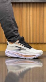 کتونی مردانه بروکس مدل GHOST