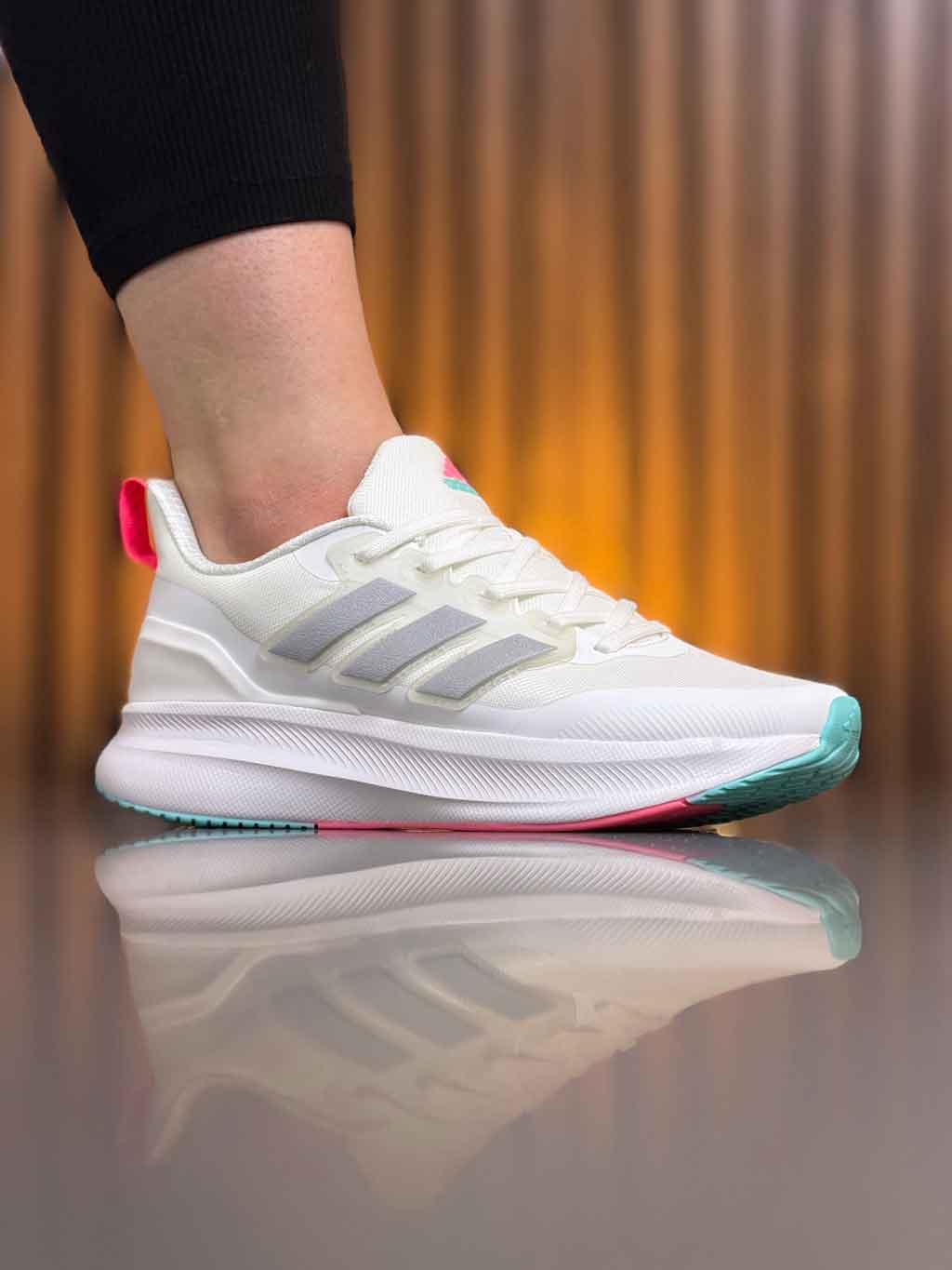 کتونی آدیداس مدل زیر بست